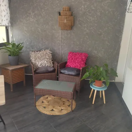 Chambre Pinky Elisabeth Proche Paris Stains