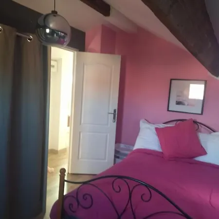 Chambre Pinky Elisabeth Proche Paris Stains